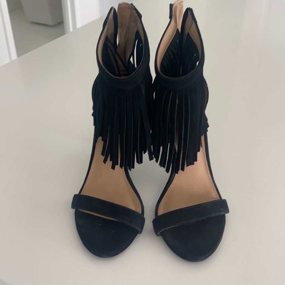 Fringed high heels